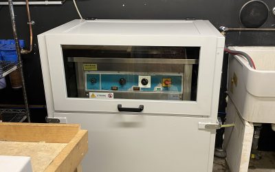 Capotage insonorisant pour bac ultrason : réduction du bruit des équipements