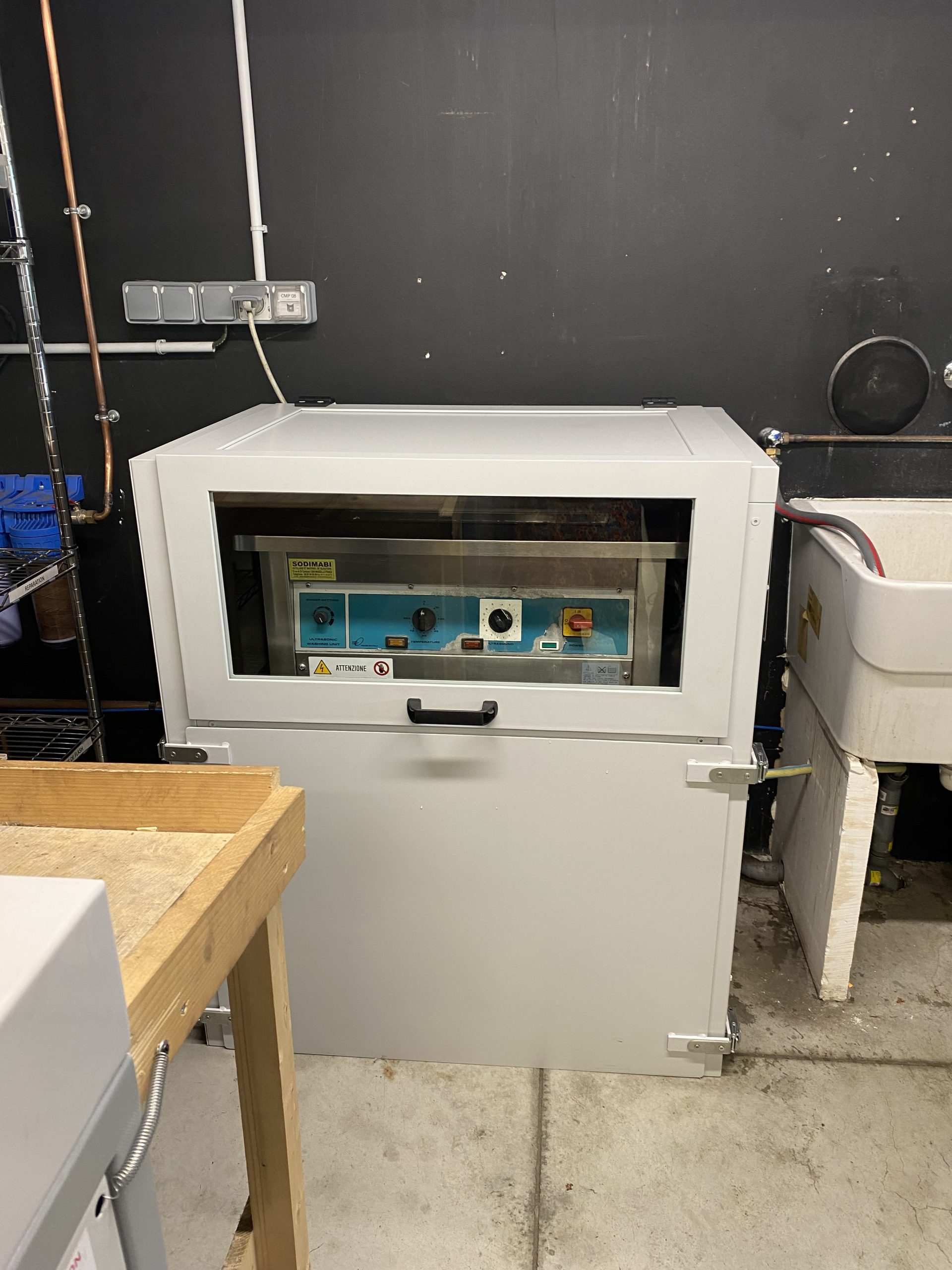 Capotage acoustique bac ultrason fermé